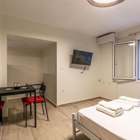 Garden Apt Apartment เอเธนส์ ภายนอก รูปภาพ